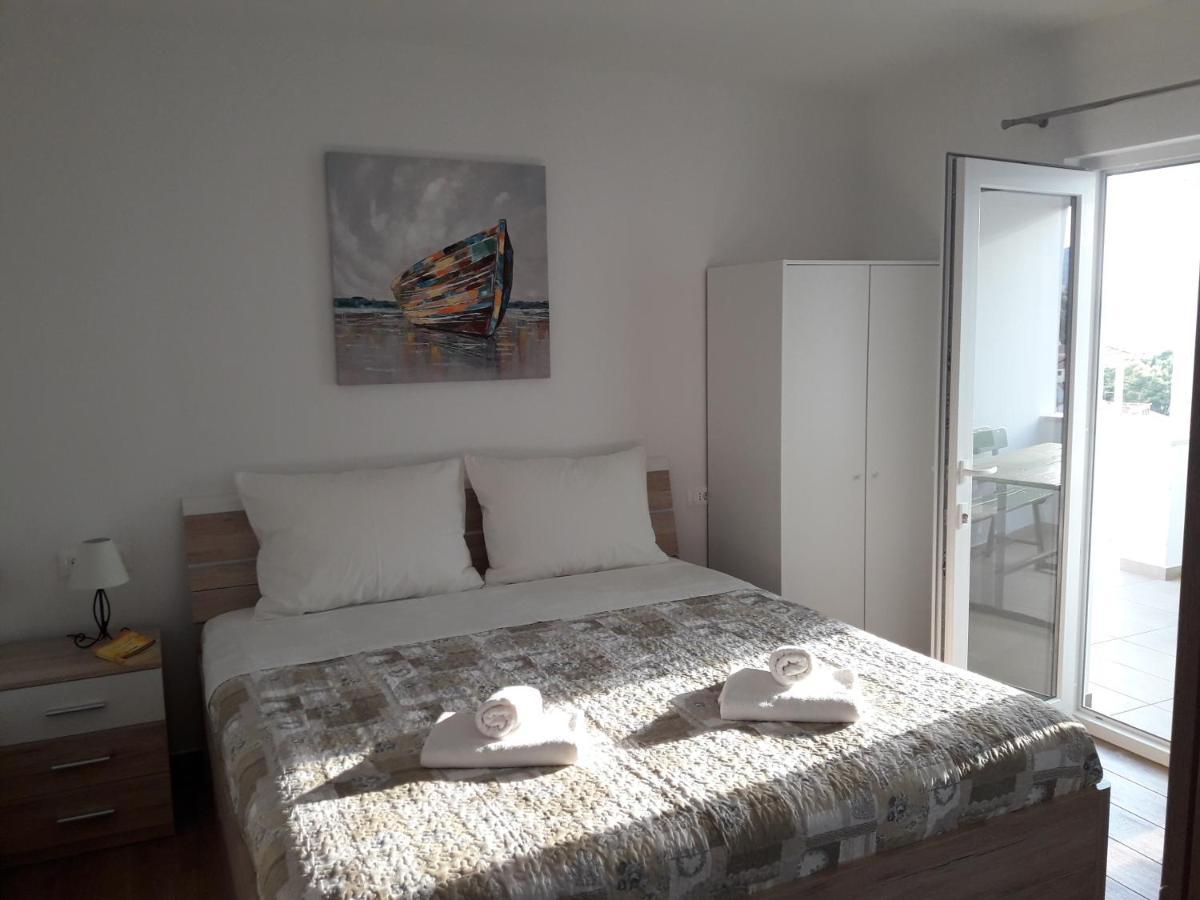 Apartments Gracia & Toni Trogir Bagian luar foto