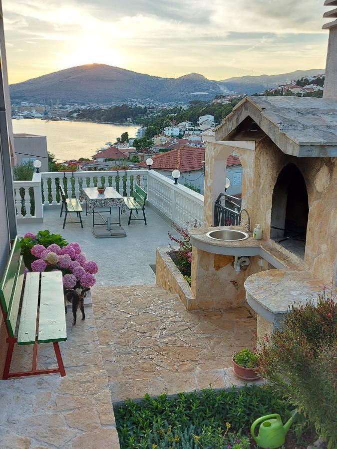 Apartments Gracia & Toni Trogir Bagian luar foto