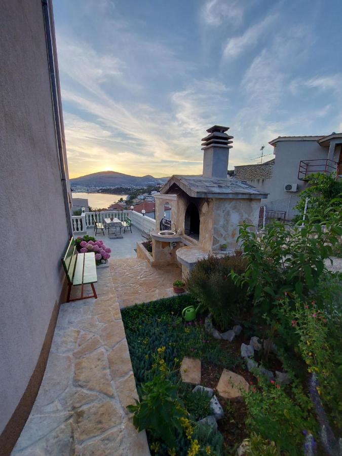 Apartments Gracia & Toni Trogir Bagian luar foto