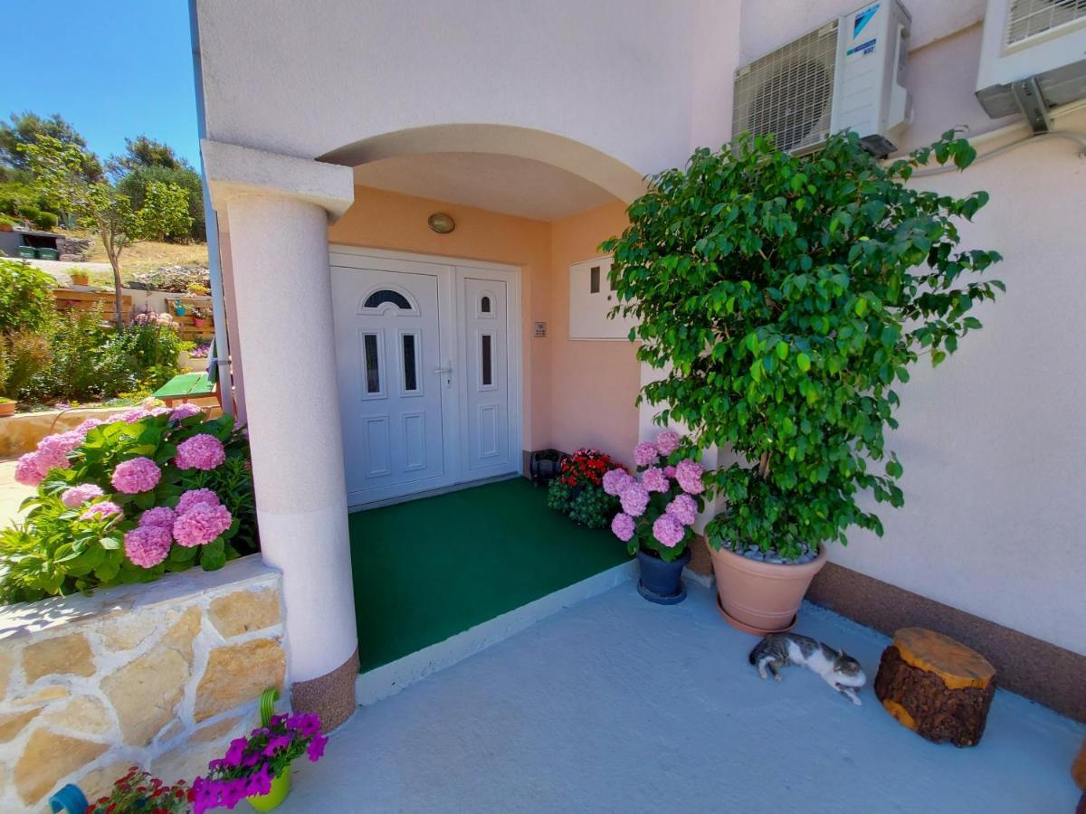 Apartments Gracia & Toni Trogir Bagian luar foto