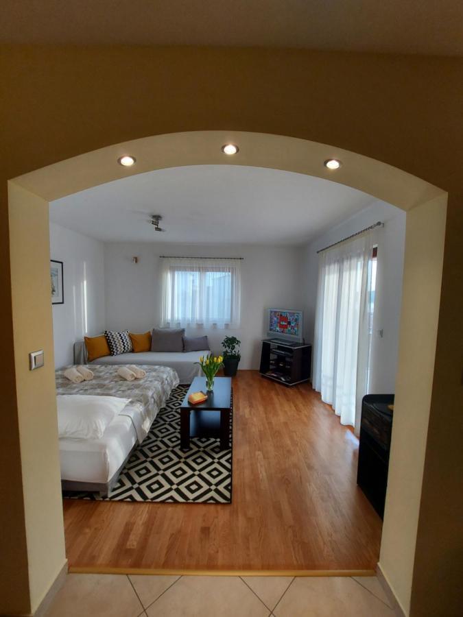 Apartments Gracia & Toni Trogir Bagian luar foto